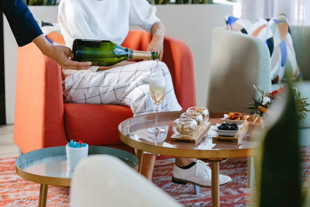 Service-in-lounge-4